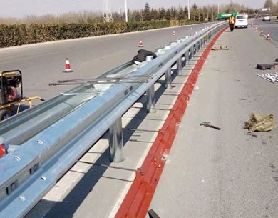 温州三波护栏板安装施工